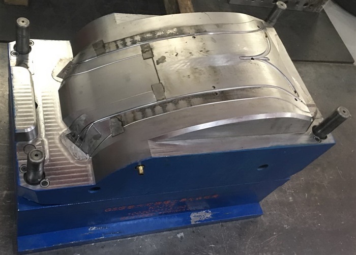 Light guide strip mold